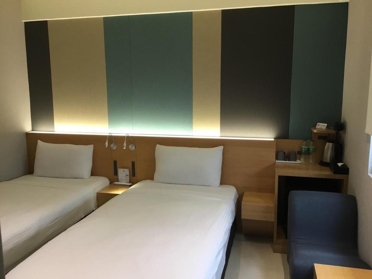 Fu Kuang Hotel Pingtung Exteriör bild